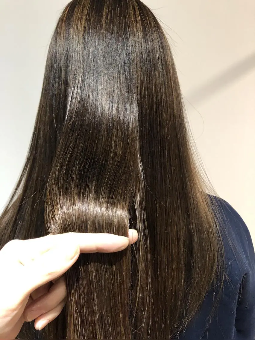 ロング カラー トップ スタイリストのヘアスタイル