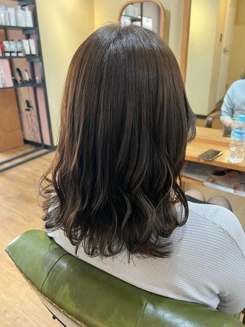 セミロング カラー ベージュカラー カット ヘアカラー トリートメント TAI透明カラー 柔らかい縮毛矯正のヘアスタイル