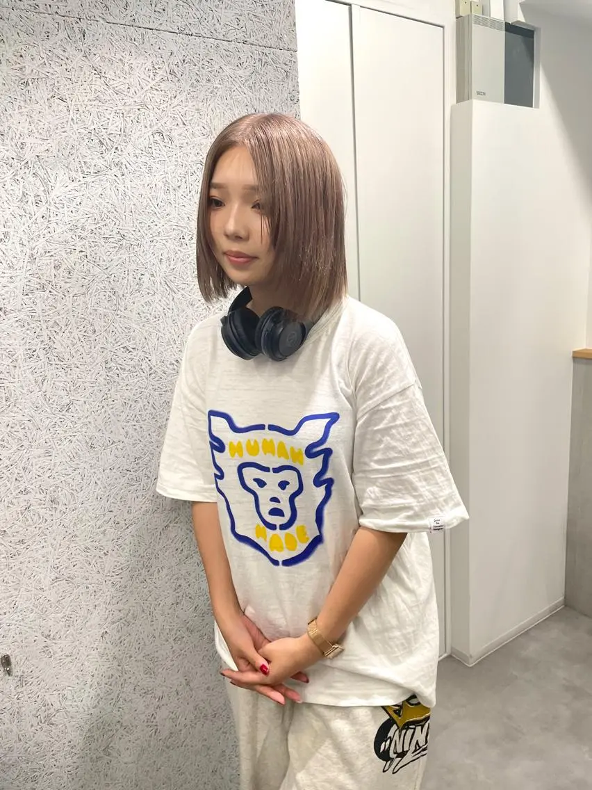 ミディアム カラー 切りっぱなしボブ レイヤー/縮毛矯正のヘアスタイル
