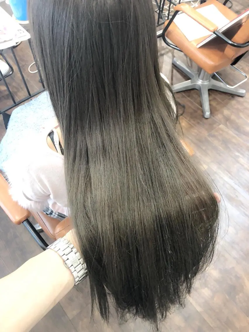 カラー ブリーチ グレージュ イルミナカラー オリーブグレージュ オリーブグレー ヘアカラー トリートメント ヘッドスパ グレージュ/髪質改善 Yamato.hのヘアスタイル