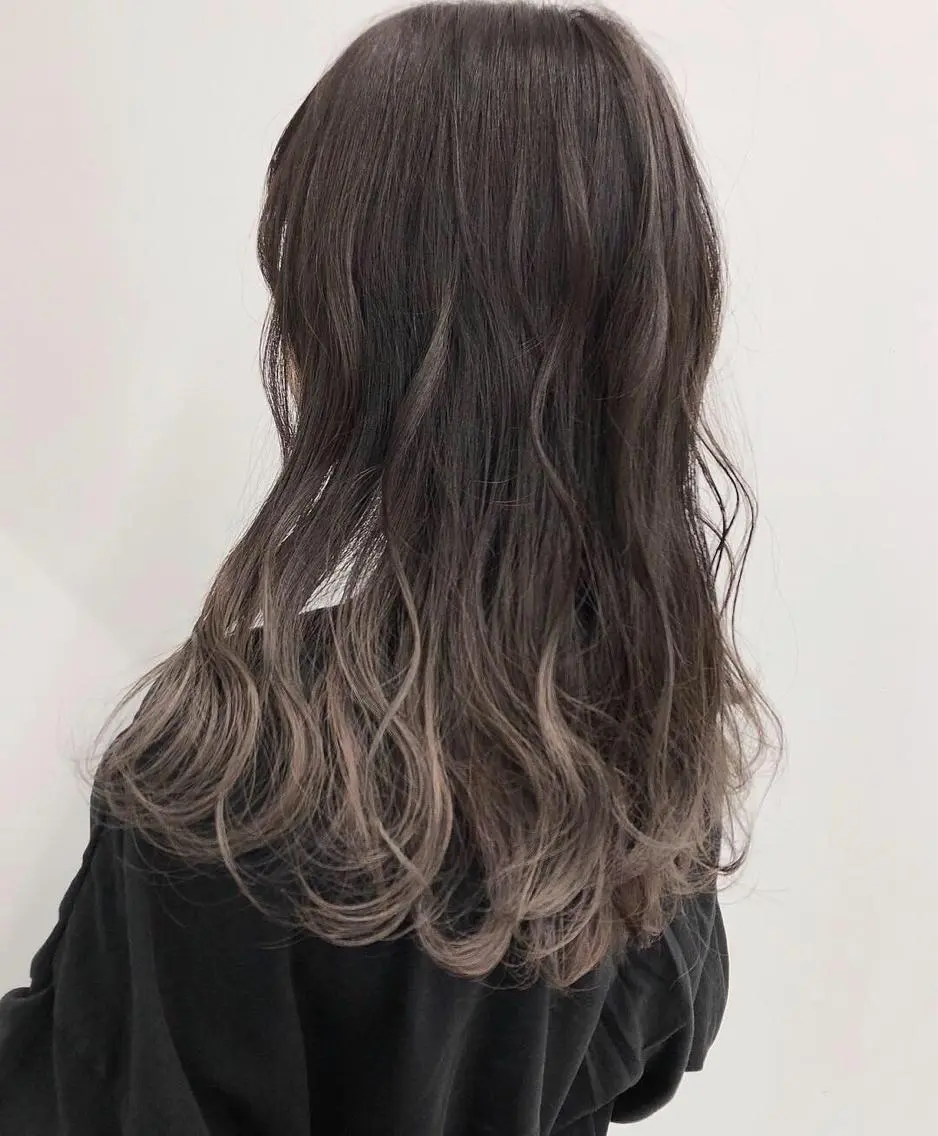 セミロング カラー バレイヤージュ レイヤーカット 🦄インナーカラー 🦄貫井彩花のヘアスタイル
