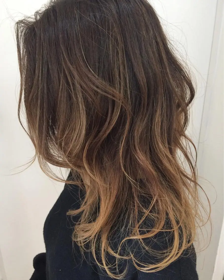 カラー ブリーチ グラデーションカラー ハイライトカラー 坂上 岳のヘアスタイル