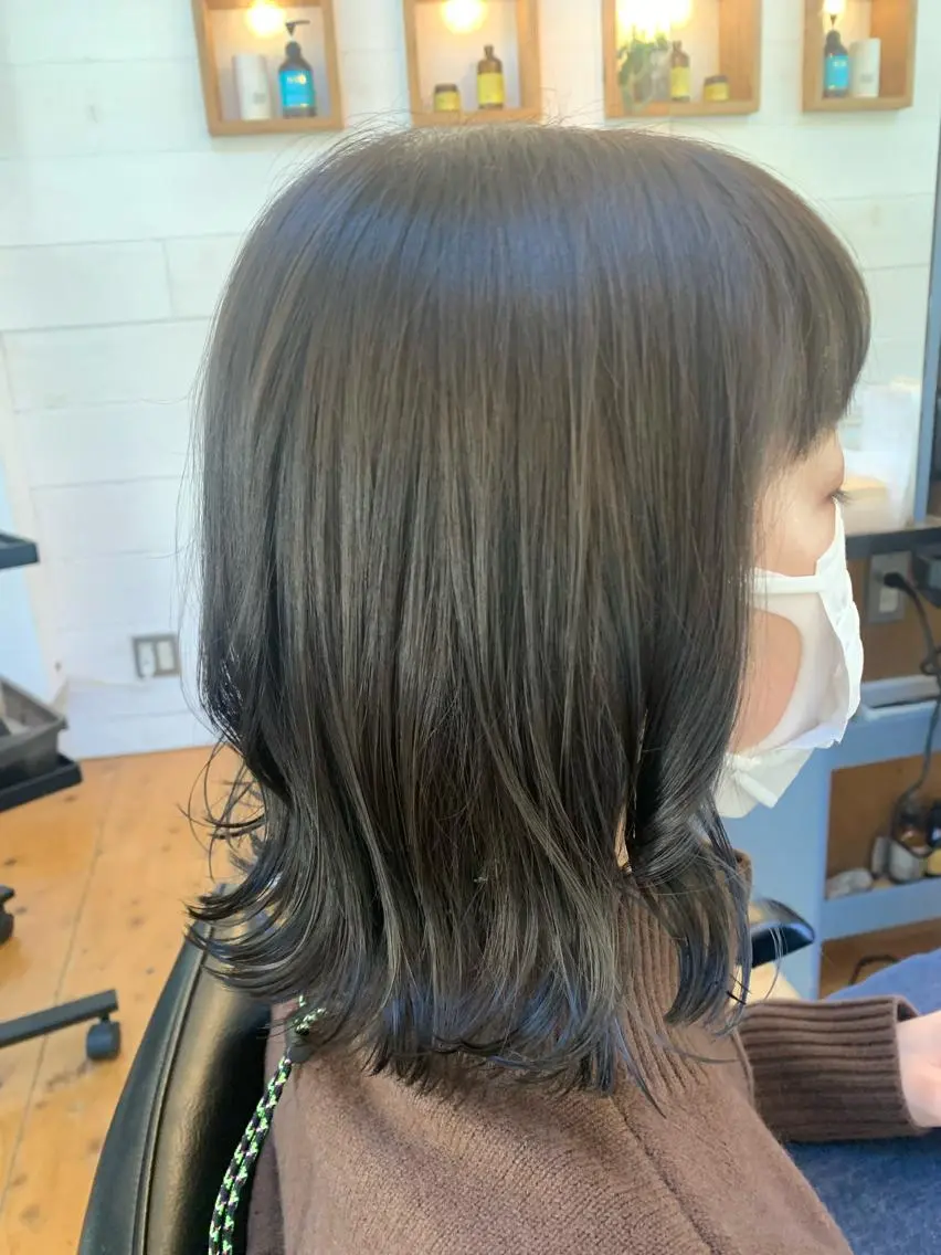 ミディアム カラー アッシュ シルバー シルバーアッシュ カット ヘアカラー トリートメント Lagom なかだのヘアスタイル