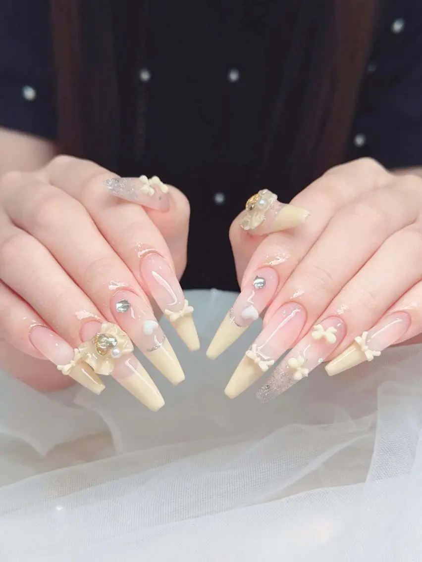 ネイル オーロラネイル ブルー チークネイル フットネイル フレンチネイル ハンドネイル NAILS168 池袋店のネイルデザイン