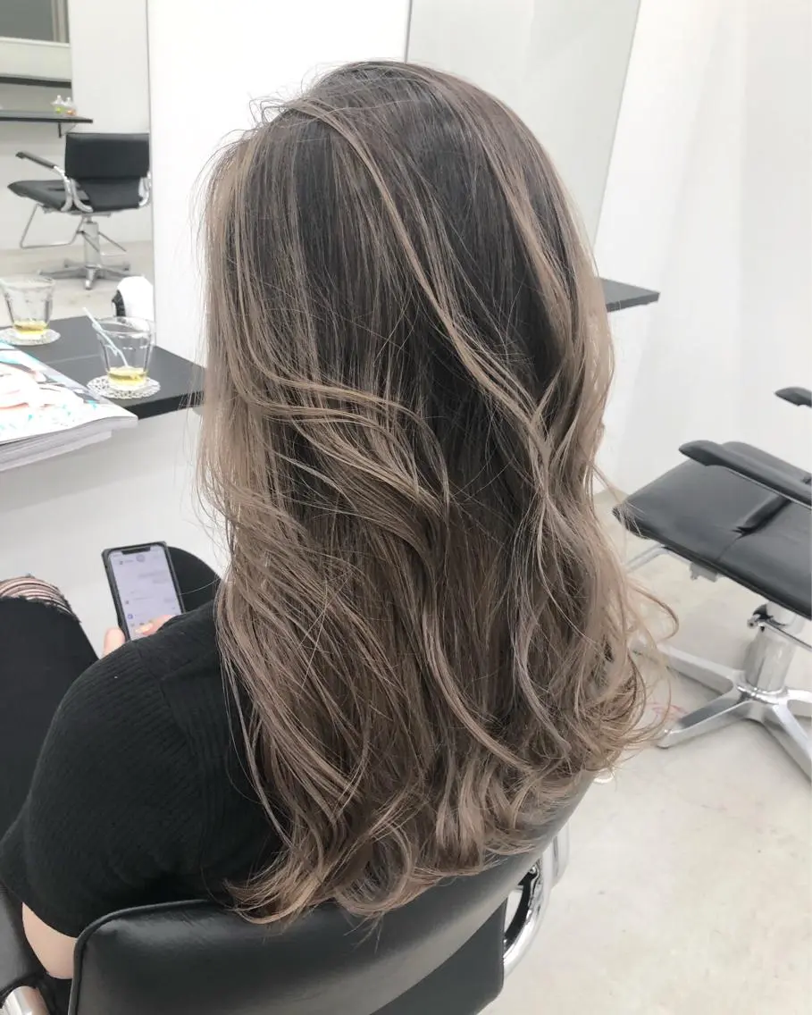 セミロング カラー バレイヤージュ レイヤーカット ブリーチ 透明感HIDEのヘアスタイル