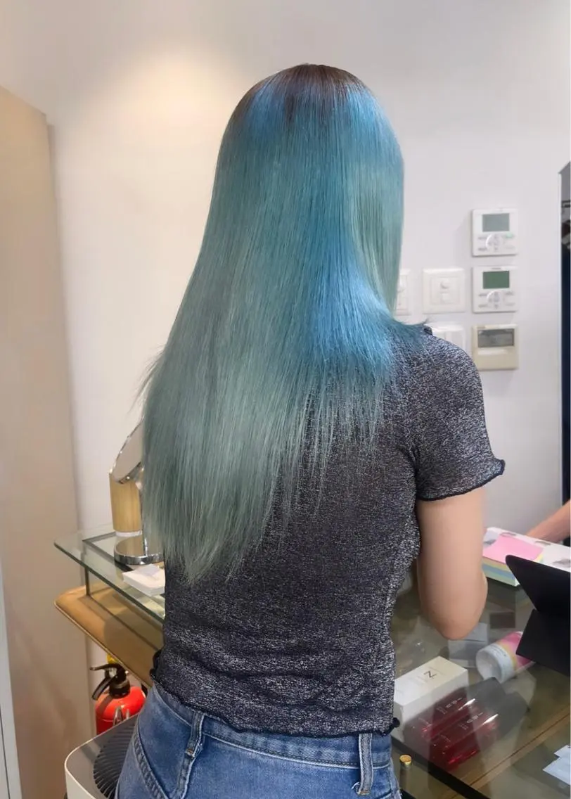 ロング カラー ブリーチ エメラルドグリーン ヘアカラー トリートメント 渋谷ケアブリーチ Suuのヘアスタイル