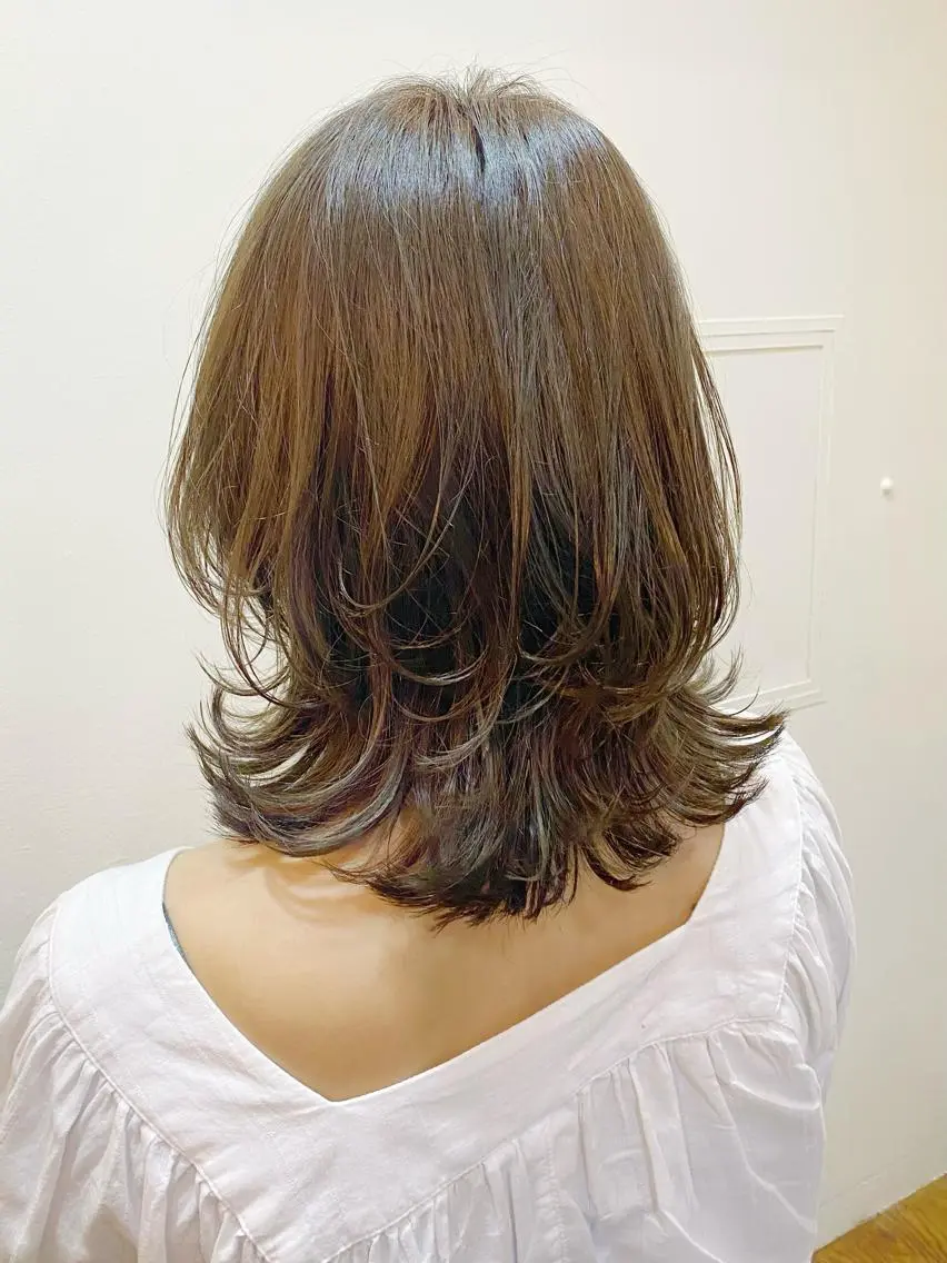 ミディアム カラー レイヤーカット ミディアムヘア🌼 さきのヘアスタイル