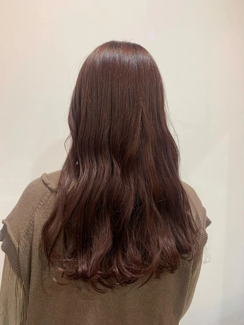 ロング ピンクブラウン om's poka 伊藤百花のヘアスタイル