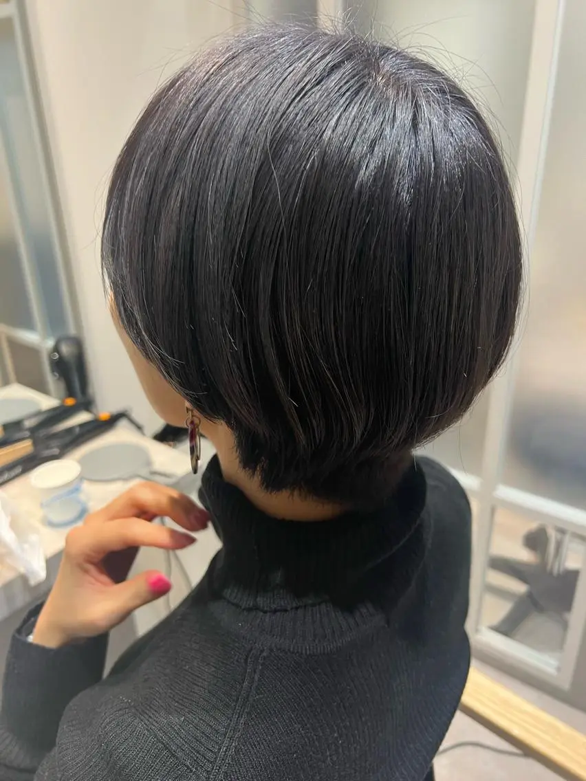 ショート カラー ブリーチ ラベンダーカラー 暗髪カラー🫐パーマ おくだりんかのヘアスタイル