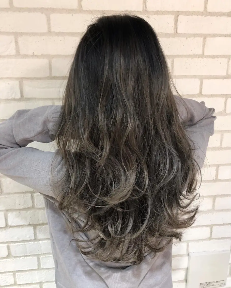 ロング カラー 小島 侑衣のヘアスタイル