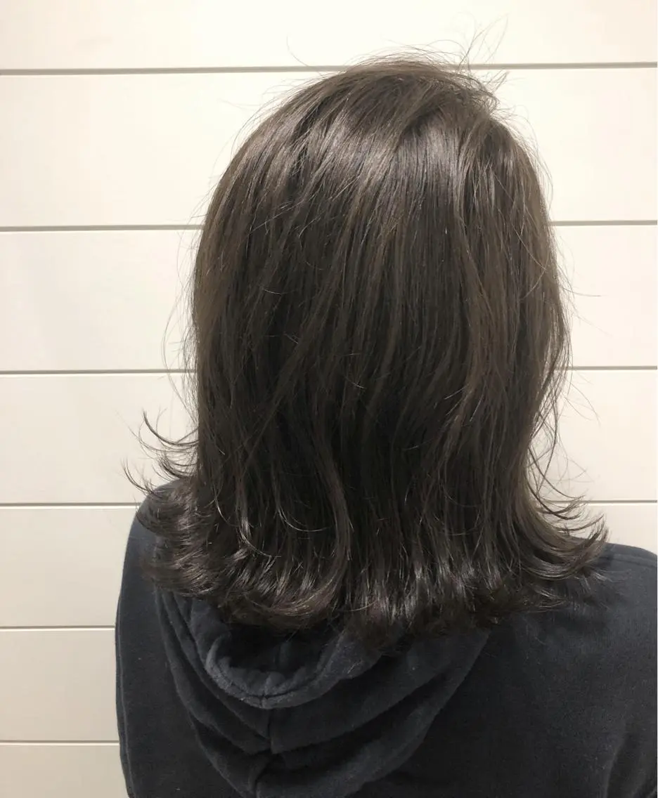 ミディアム カラー ブルーカラー ブルージュ インナーカラー 伸ばしかけ ヘアカラー トリートメント 🍊新宿南口🍊 ERINAのヘアスタイル