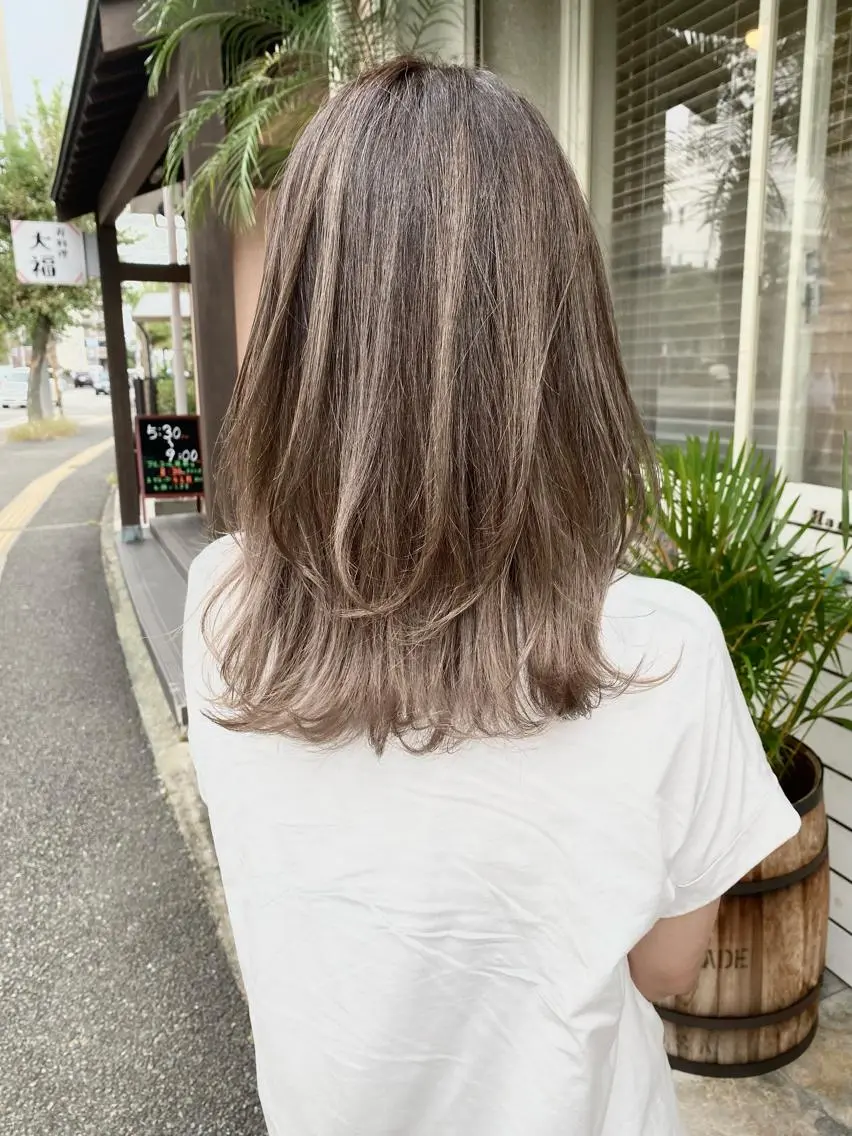ミディアム 山本 茉希のヘアスタイル