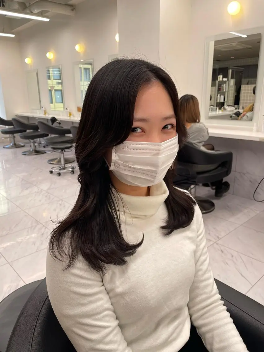 セミロング カラー 抜け感レイヤー︴ ニュアンスカラーのヘアスタイル
