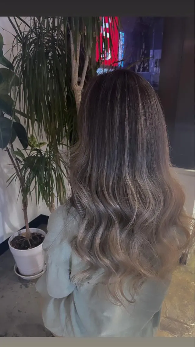 カラー バレイヤージュ グラデーションカラー ハイライトカラー 💕 manaka🌺のヘアスタイル