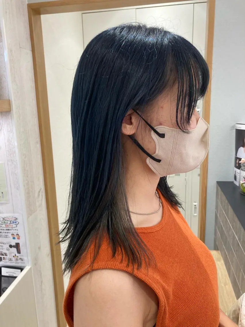 セミロング カラー ブルーカラー グレージュ cyan SANAMIのヘアスタイル