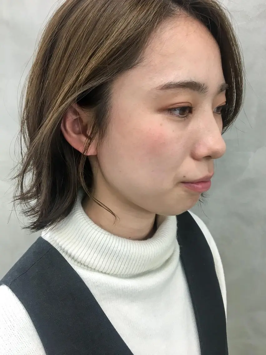 カラー 切りっぱなしボブ ベージュカラー ボブ 外国人風カラー モエ 代々木公園/神山町のヘアスタイル
