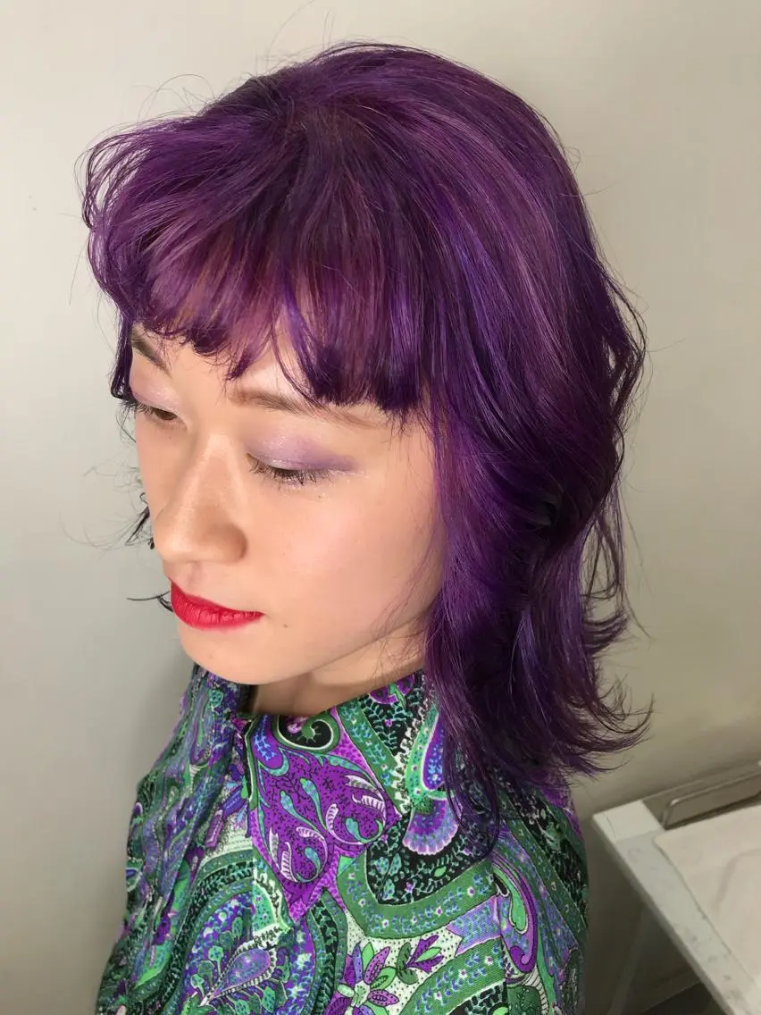 ミディアム カラー ネイル mana 暖色カラーカットのヘアスタイル