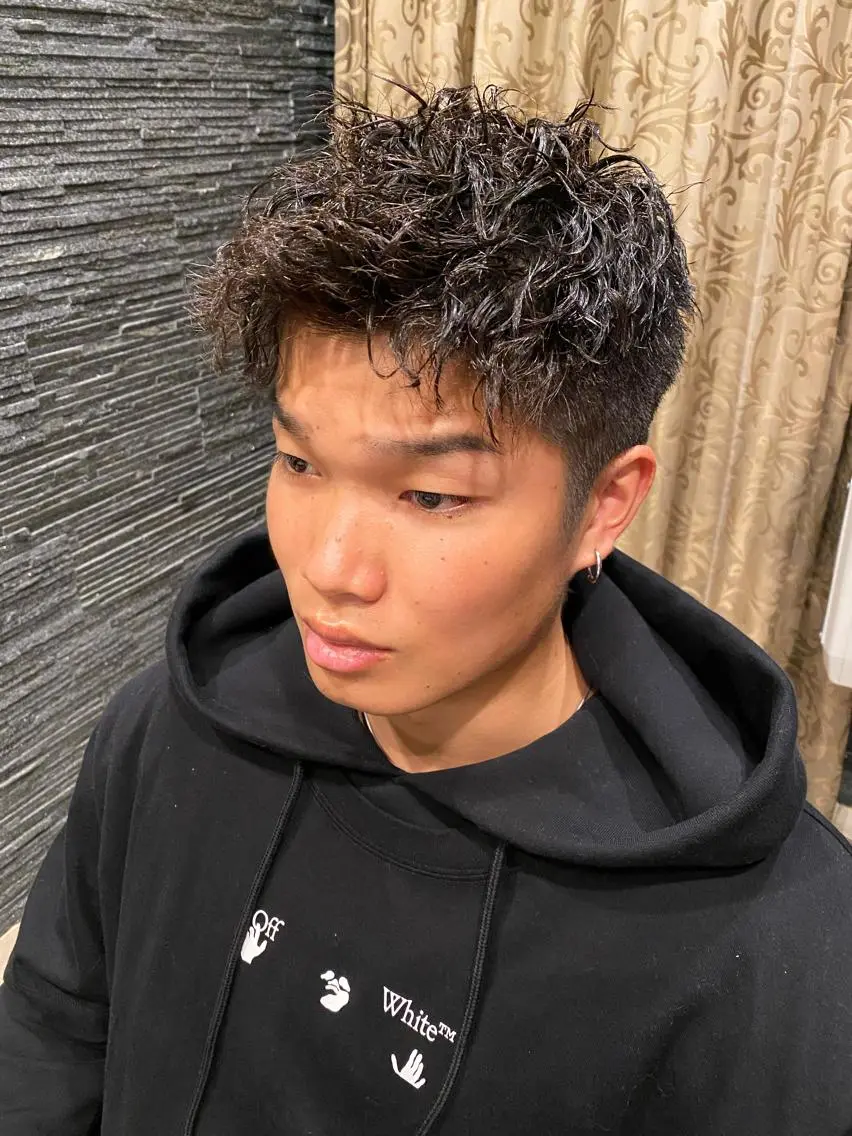 ショート パーマ メンズ 岡本 宗士のヘアスタイル