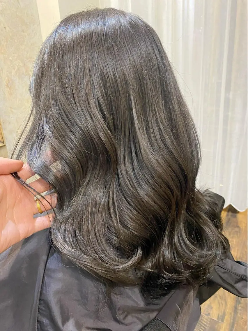 ミディアム カラー トリートメント Tsuyoki .のヘアスタイル