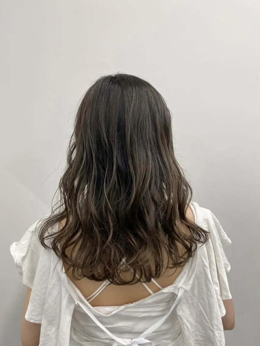 セミロング カラー ダブルカラー 【公式】amble luxe池袋東口🩷のヘアスタイル