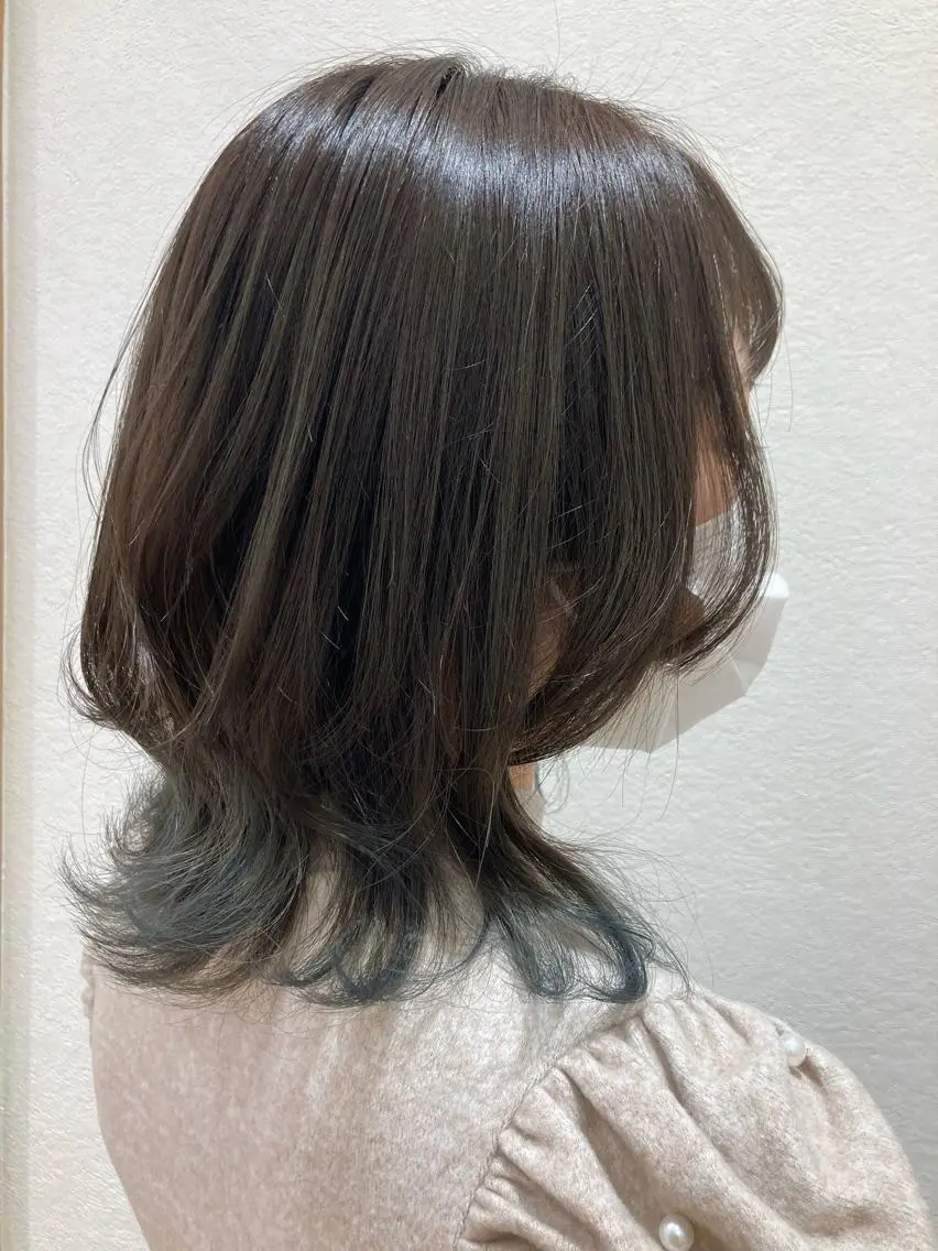 ミディアム アッシュ カット ヘアカラー トリートメント cyan SANAMIのヘアスタイル