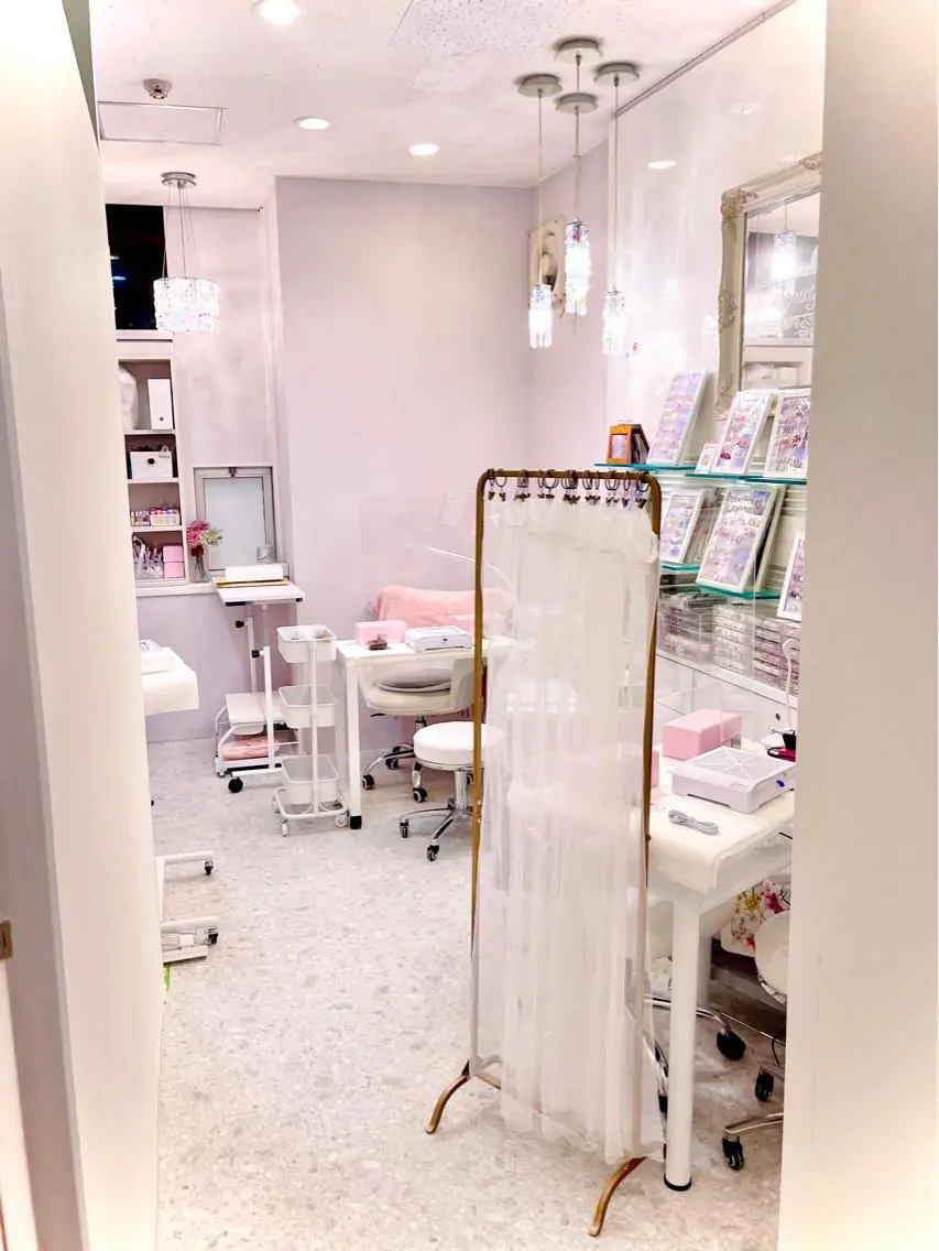 ネイル マツエク・マツパ アイブロウ クリアネイル ボガスティーズネイル 川崎店のネイルデザイン