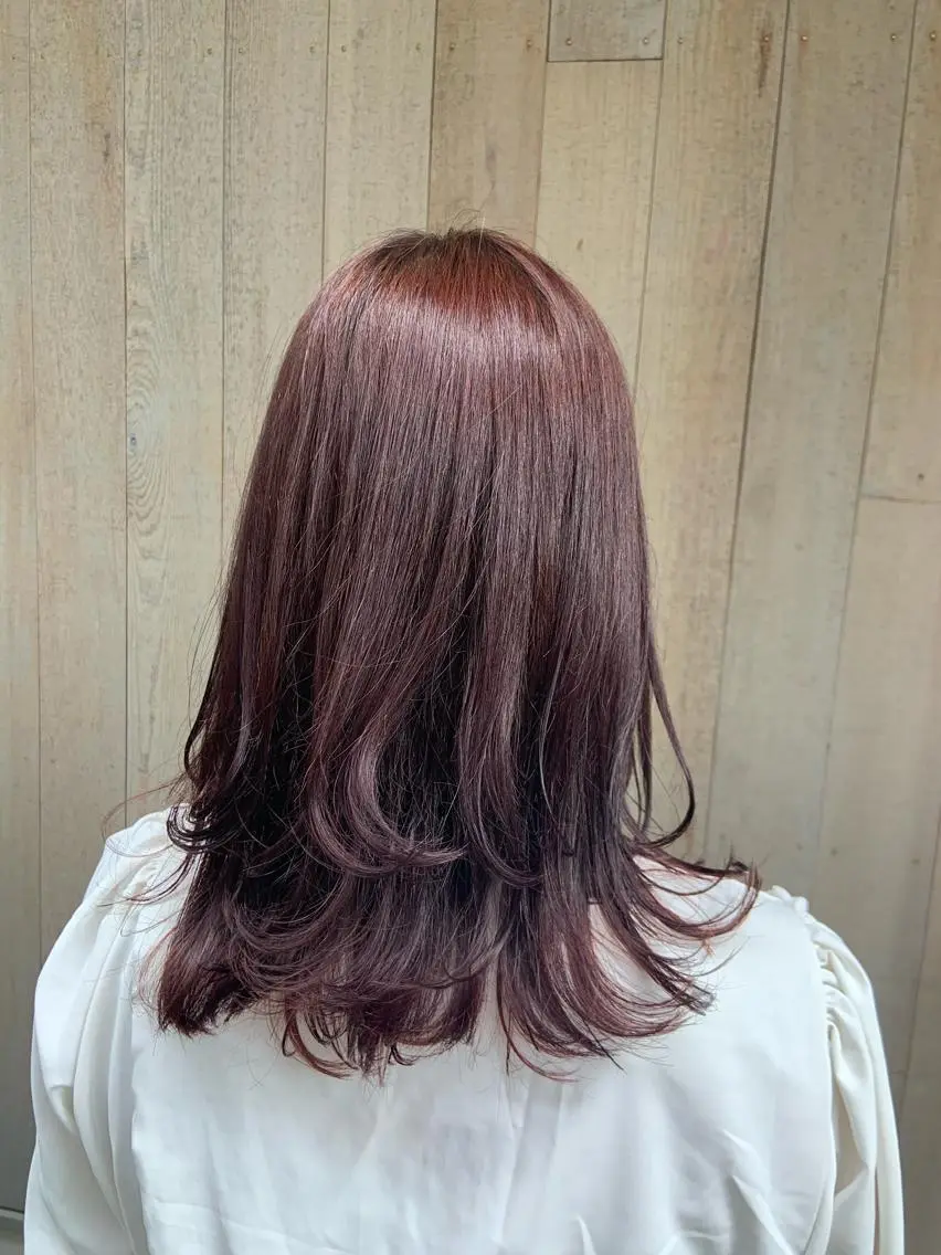 ミディアム カラー パーマ ヘアアレンジ ブリーチ ブラウンカラー カシス ブリーチなしカラー ハイトーンカラー🤍 山下 優華のヘアスタイル