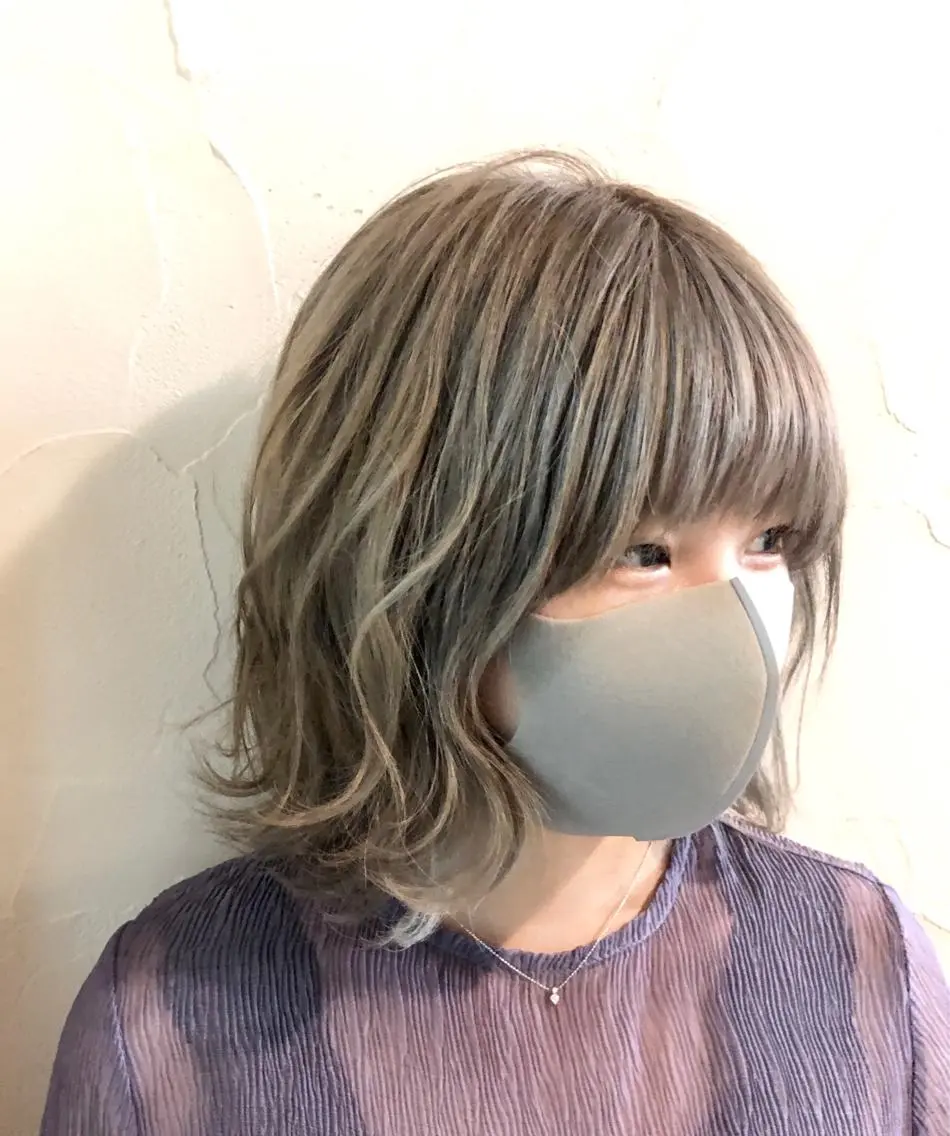 ミディアム カラー ベージュカラー ブリーチ ホワイトベージュ 興津/韓国レイヤー ダブルカラー美髪縮毛のヘアスタイル