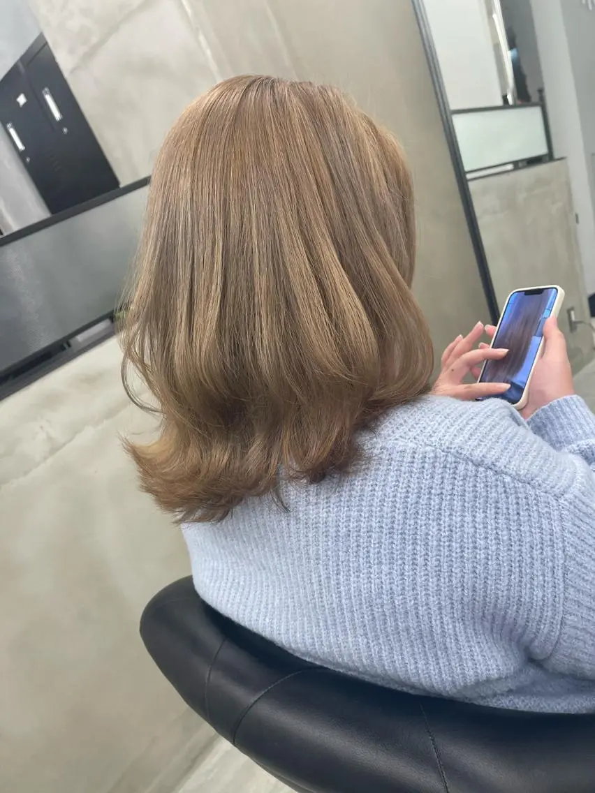 ミディアム カラー ヘアカラー トリートメント emi/髪質改善/ 韓国風/艶カラーのヘアスタイル
