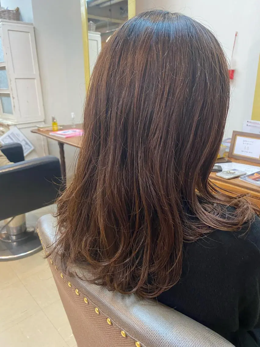 セミロング 小日向 沙織のヘアスタイル