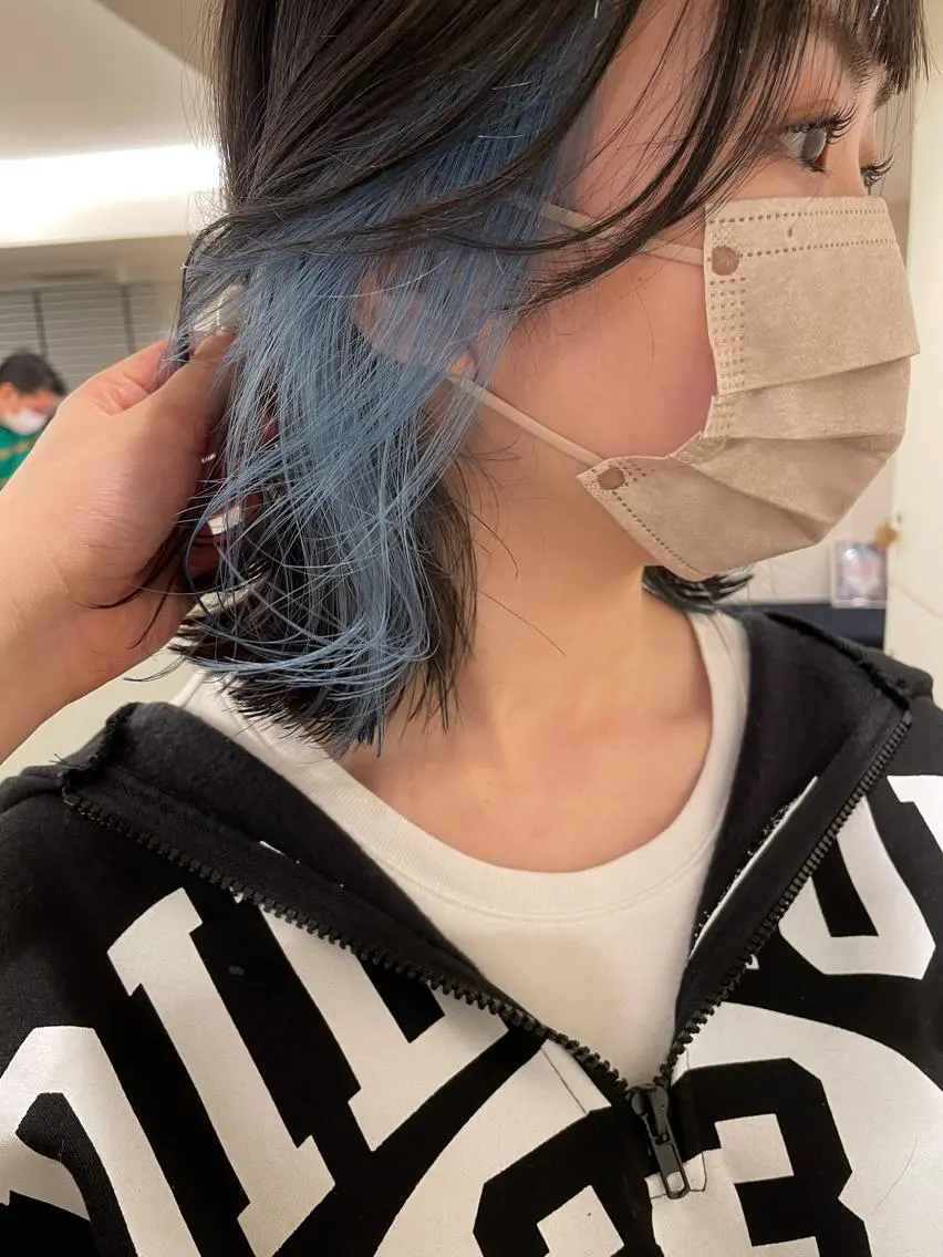 ミディアム カラー ブルーカラー インナーカラー デジタルパーマ特化 杉浦 夏生のヘアスタイル