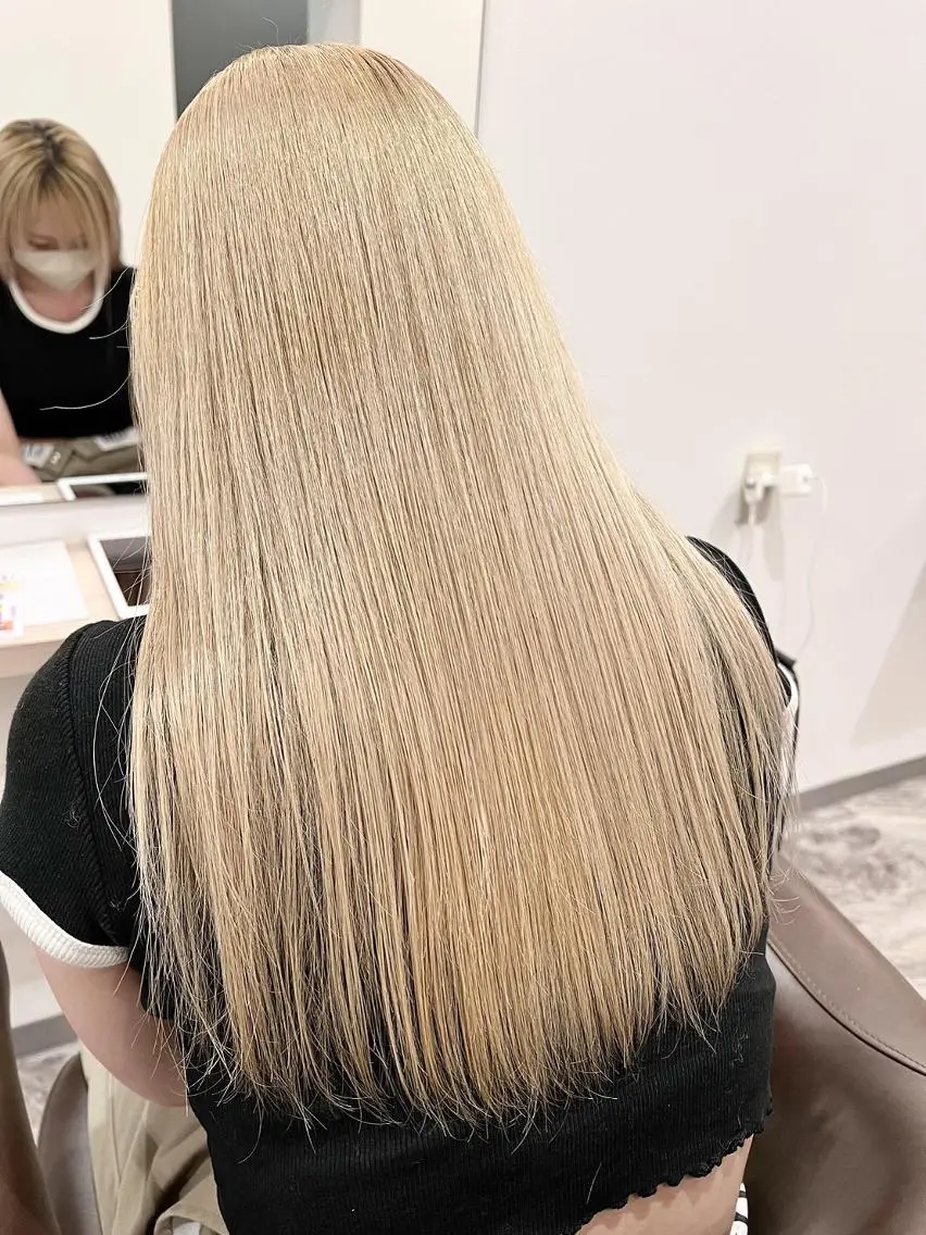カラー ロング ハイトーンカラー トリートメント RICHAIR リシェイルのヘアスタイル