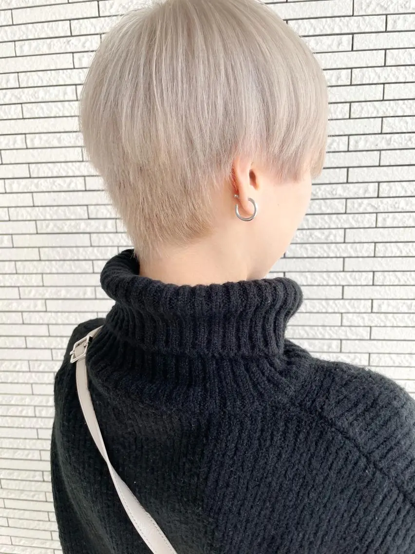 ショート カラー マエダ リョウのヘアスタイル