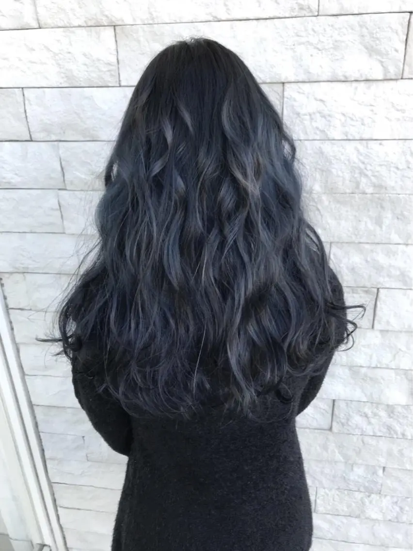 ロング カラー 黒髪 ブルーカラー ブルーブラック カット ヘアカラー トリートメント 宍戸 海斗のヘアスタイル