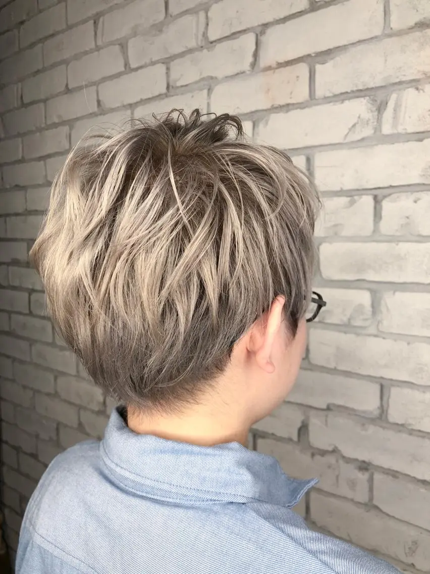 ショート カラー バレイヤージュ ブリーチ ケアブリーチ ダブルカラー ハイライトカラー welring hair salonのヘアスタイル