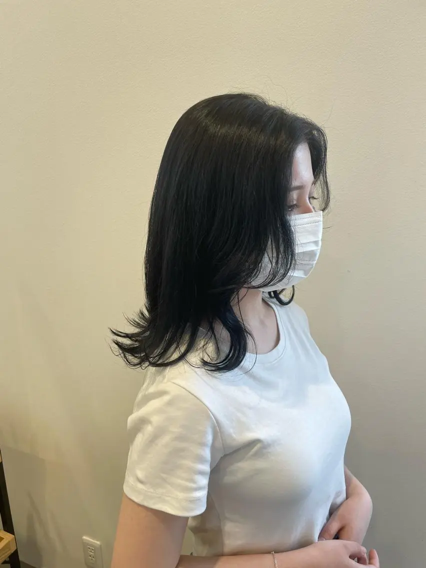 ミディアム カラー 韓国風ヘア カット ヘアカラー 長山 茉白のヘアスタイル