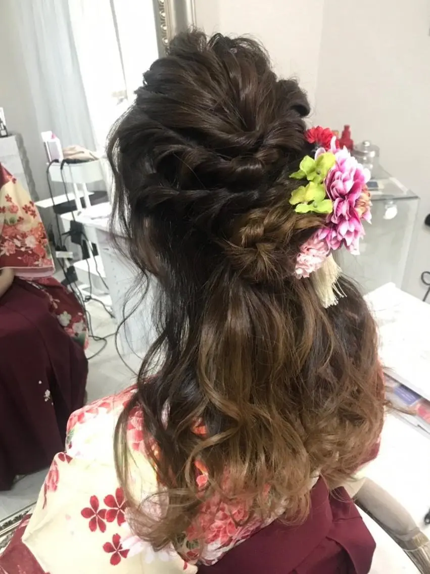 ロング カラー ヘアアレンジ ハーフアップ 卒業式のヘアスタイル See by merの眉毛・アイブロウイメージ