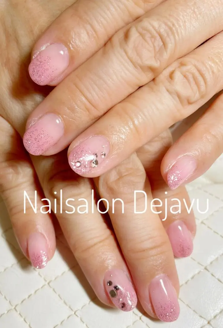 ネイル アートネイル グラデーション ラメ(グリッター) シンプルネイル ストーンネイル ハンドネイル Nail salon Dejavu 🌿のネイルデザイン