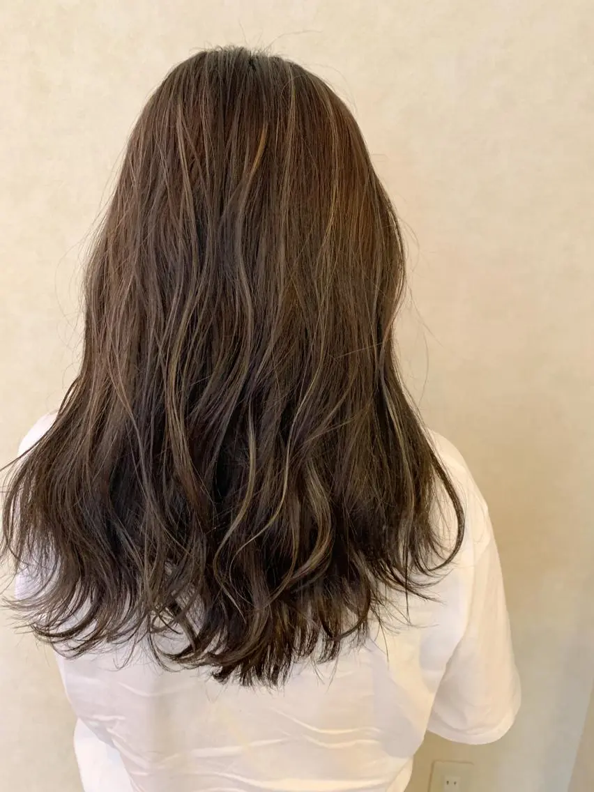 ロング ハイライト Lit.豊橋 夏目のヘアスタイル
