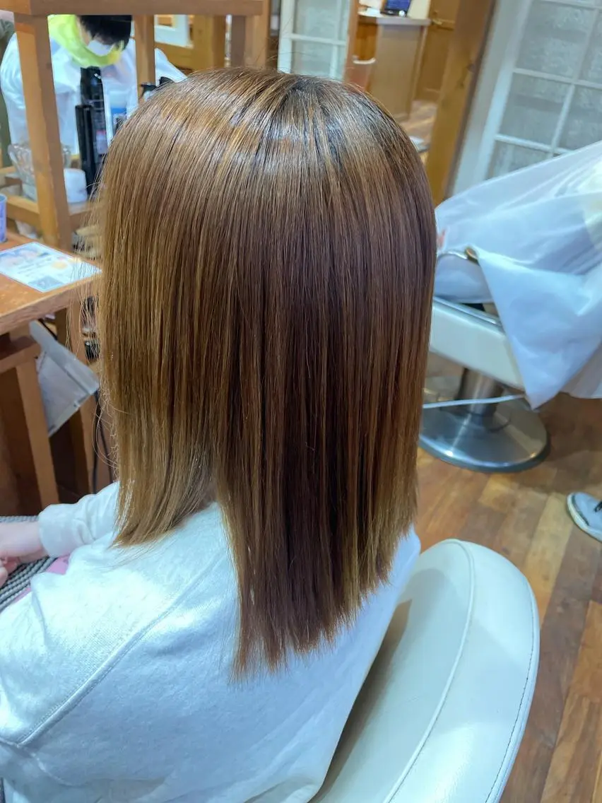 セミロング カラー 髪質改善 岩井 佑城のヘアスタイル