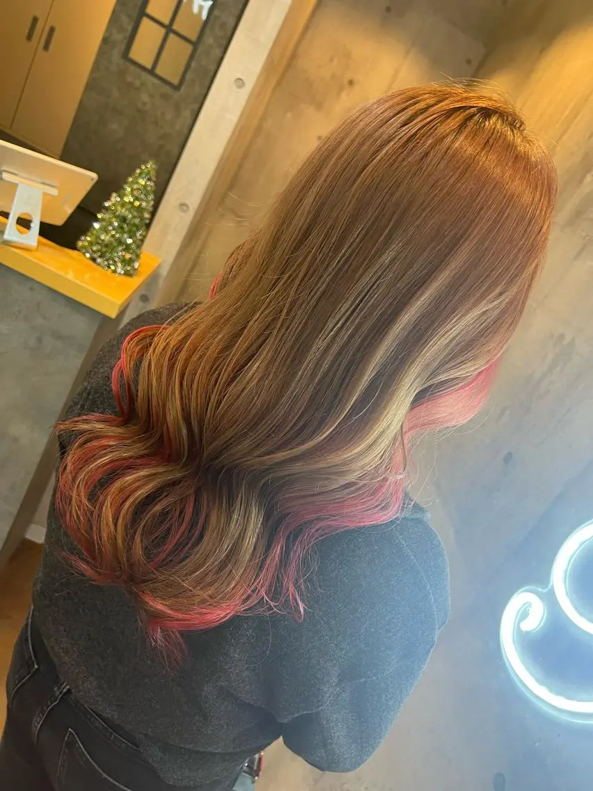 ロング カラー シールエクステ バレイヤージュ ダブルカラー グラデーションカラー ハイライトカラー ミルクティーハイトー ン💖Mikaのヘアスタイル