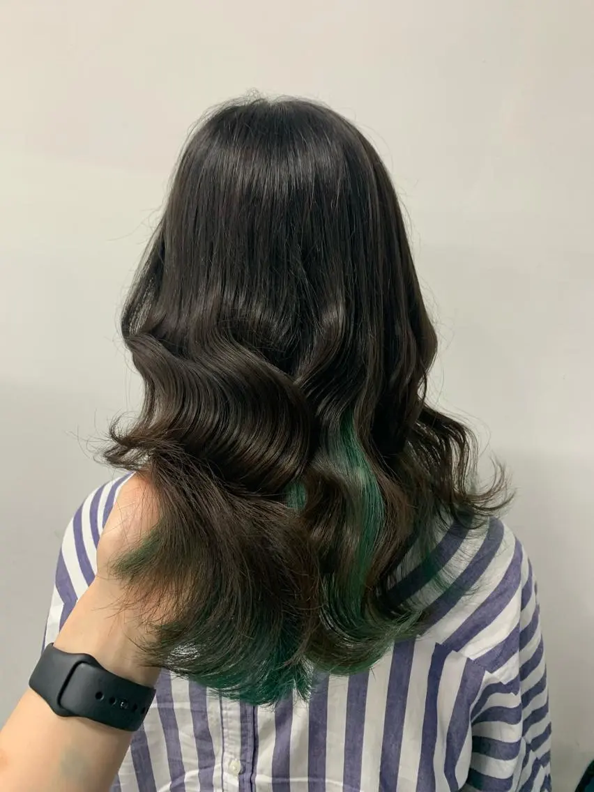 ショート カラー 抜け感レイヤー︴ ニュアンスカラーのヘアスタイル