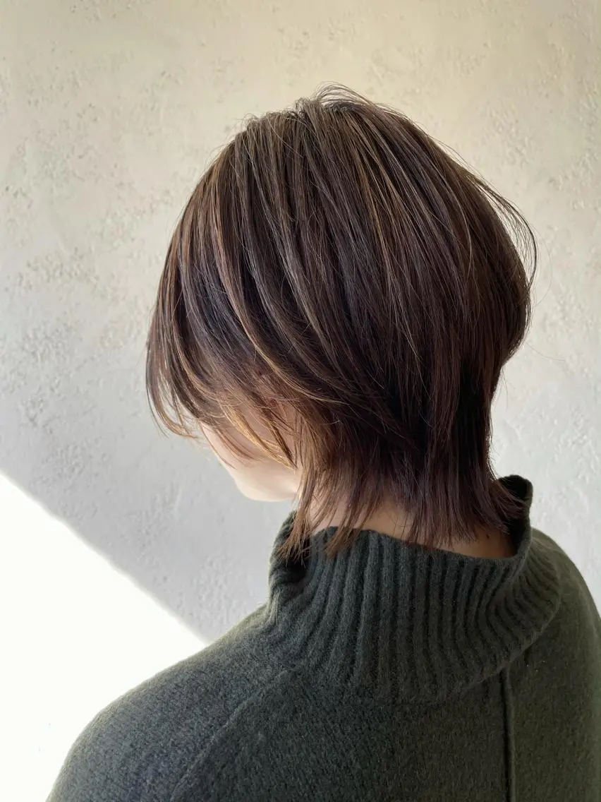 ミディアム アッシュ ハイライト ウルフカット カット トリートメント 玉邑 美菜のヘアスタイル