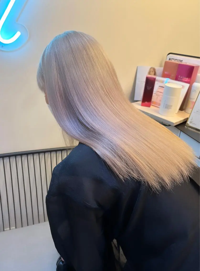 ロング カラー ヘアアレンジ ブリーチ ケアブリーチ ヘアカラー ハイトーンカラー 🦋yuri🦋のヘアスタイル
