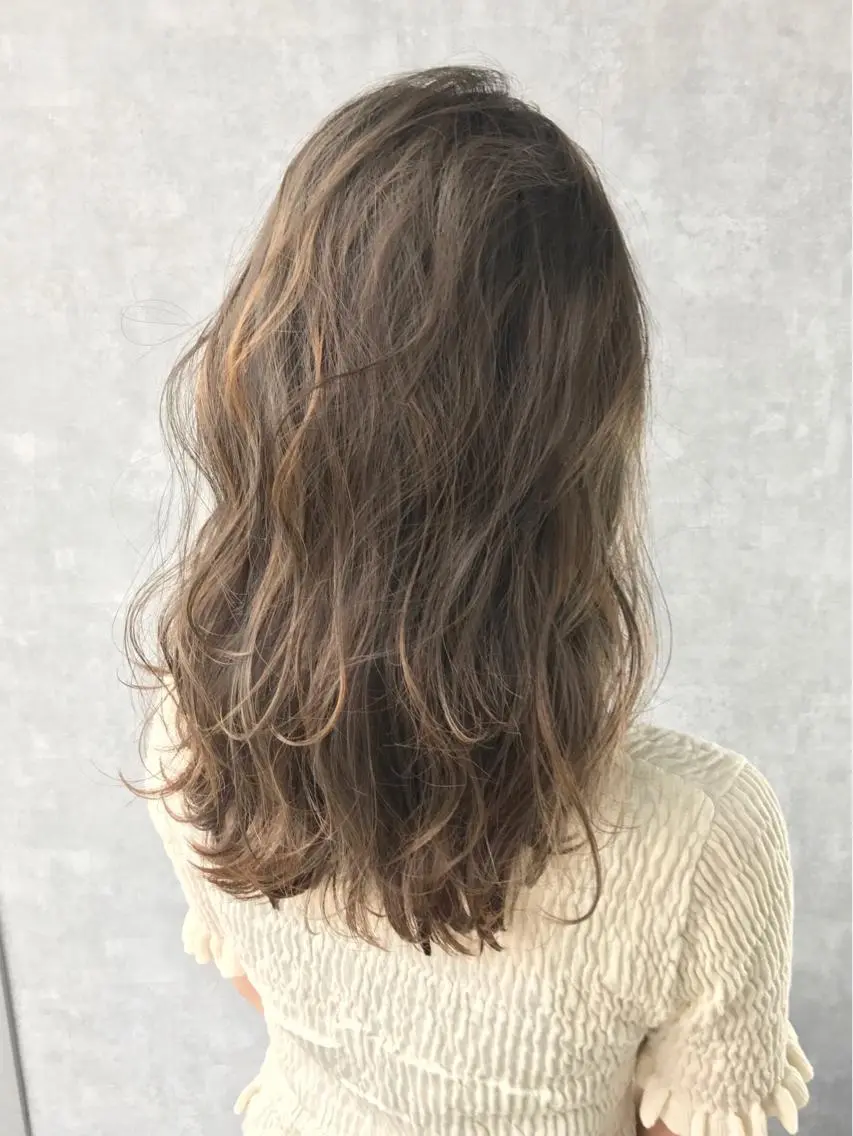 セミロング カラー ベージュカラー ハイライトカラー ハイライト TOMOYA/ ショート、レイヤーのヘアスタイル