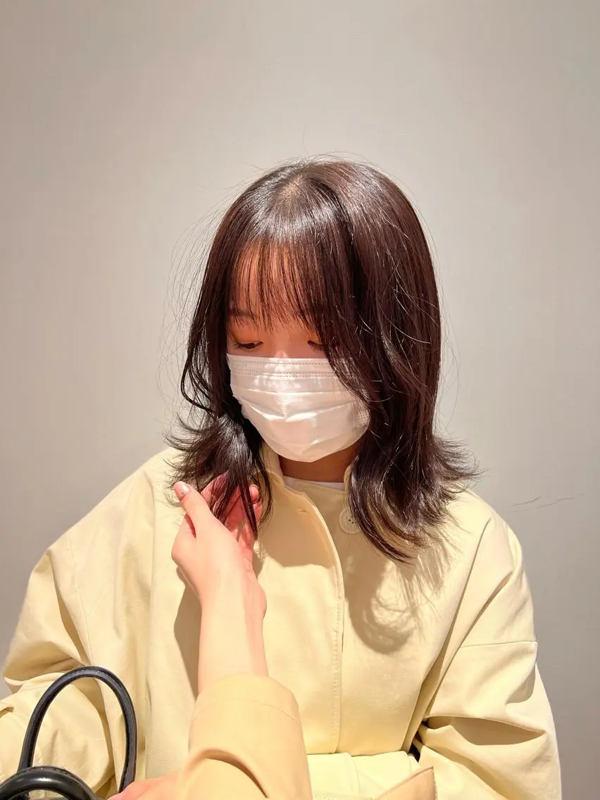 ミディアム 成岡 愛美のヘアスタイル
