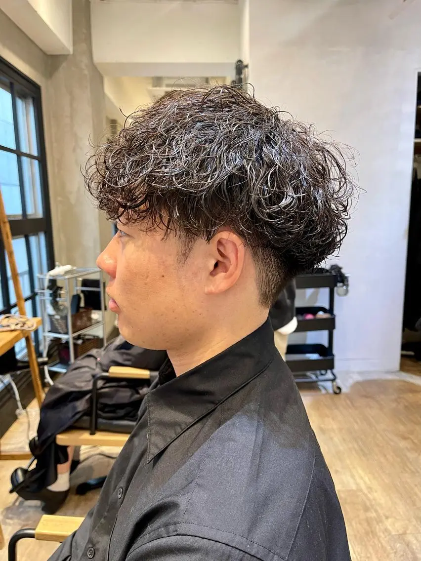 ショート パーマ メンズ ビジネス フェードカット メンズ韓国風 マッシュ メンズパーマ カット パーマ トリートメント ヘアセット 新宿メンズ専門 モテ清潔感パーマ特化のヘアスタイル