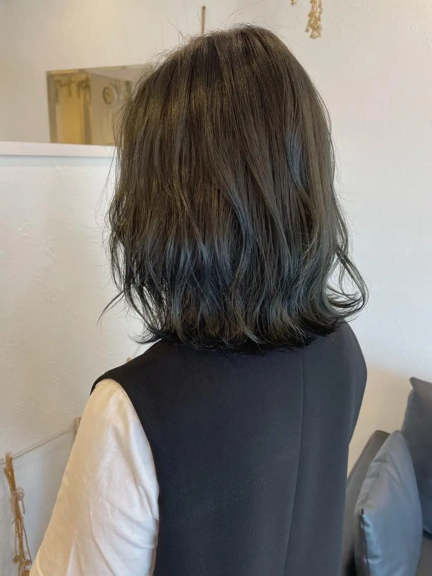 ミディアム カラー 黒髪 ブルーカラー ブルーブラック ヘアカラー トリートメント m ā l o.🌷 サカモトマイコのヘアスタイル