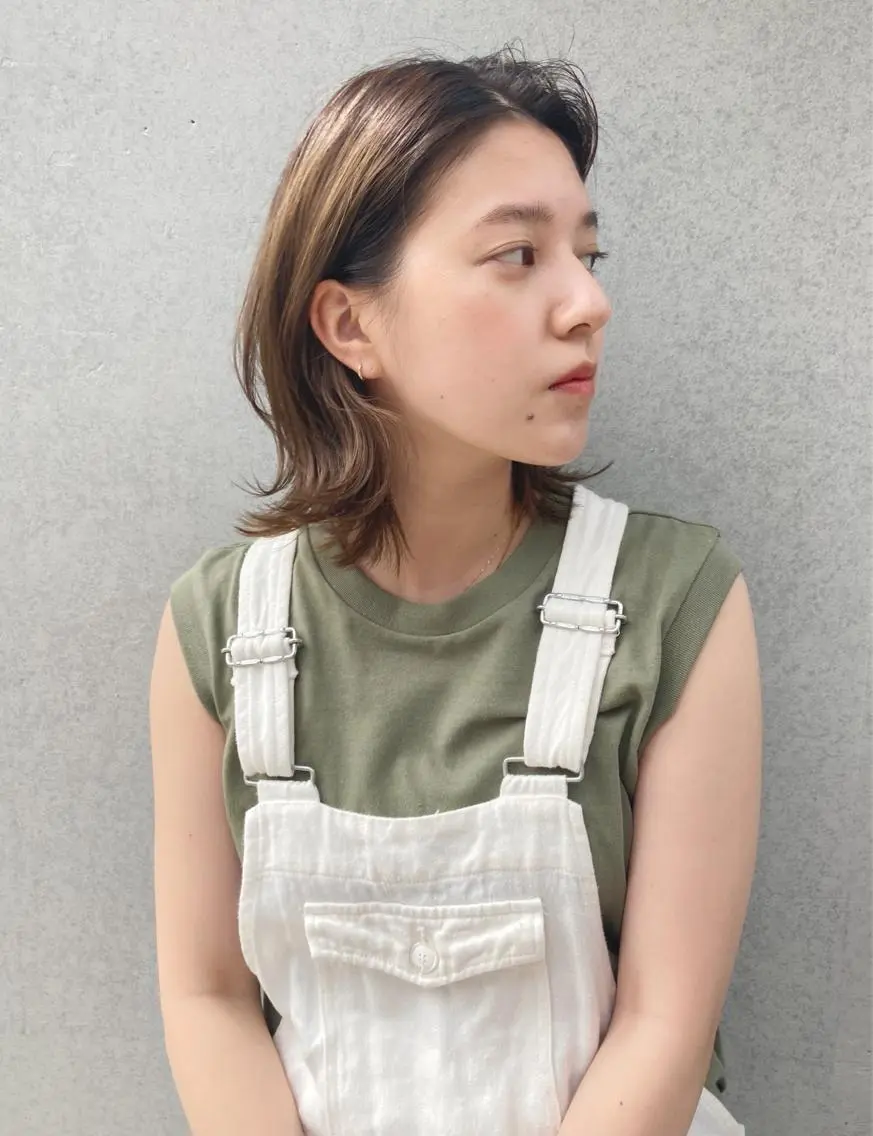 ミディアム かきあげバング カット ヘアカラー お洒落ベージュ🤎 代官山shibukiのヘアスタイル