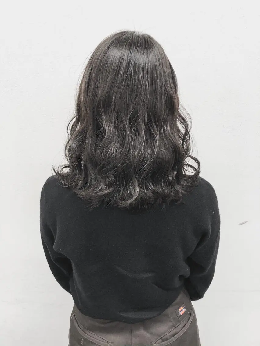 セミロング カット ヘアカラー ハイトーン×レイヤー カットTAKUMIのヘアスタイル